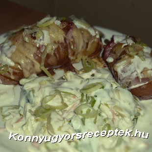 Töltött krumpli majonézes salátával