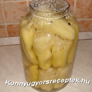 Káposztával töltött paprika Káposztával töltött paprika