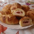 Sajtos sonkás töltött croissant 